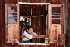 Horst Dietrich - Myanmar Inle-See-Seidenweberei